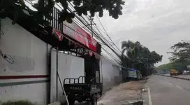 Dijual toko dan gudang di Soekarno Hatta