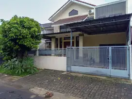 Rumah 2 Lantai Semi Furnished SHM di Jalan Cluster Anggrek Loka, BSD