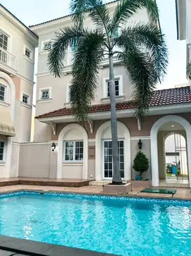 Rumah 3 Lantai Furnished SHM di Alesha House Purple, Vanya Park