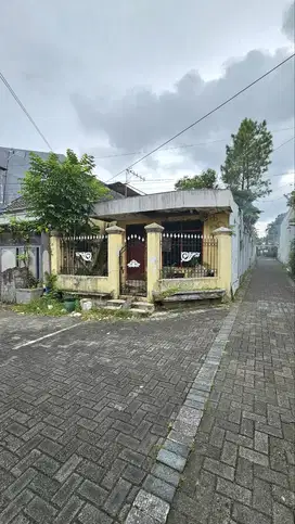 Dijual Rumah Hook Hitung Tanah di Jalan Nongkojajar, Lowokwaru Malang