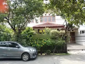 Rumah kokoh Furnished di lokasi strategis Kemanggisan Jakarta Barat