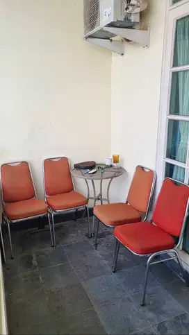 Meja dan Kursi Besi 1 Set Bekas