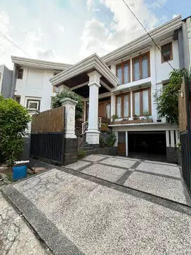 Rumah Split Level + Swimming Pool di Bintaro