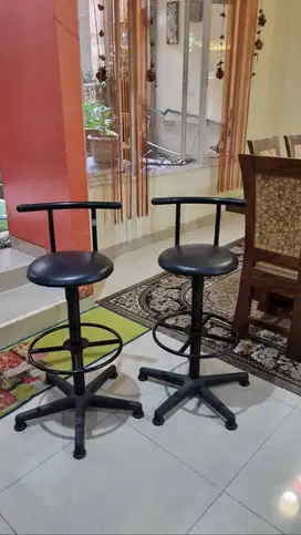 Kursi Bar Resto sepasang Berwarna Hitam Bekas