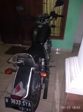 Suzuki Thunder 250cc Custom, kondisi motor tidak ada minus, km 30rb