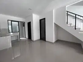 Jual Rugi Rumah Milenial 4.5x12.5 Bagus Kosong Siap Huni PIK 2