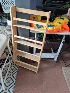 Rak buku anak bekas kayu