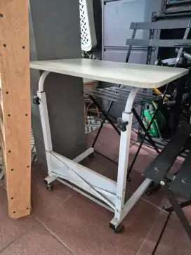 Meja belajar anak bekas