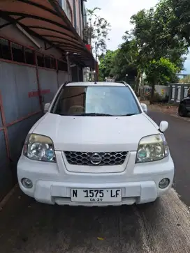 Dijual mobil Nissan X-Trail 2005 Bensin Apik kondisi Bagus