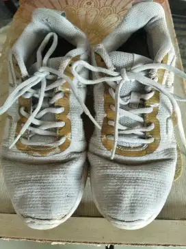 Jual Cepat Sepatu Rebook Unisex BEKAS