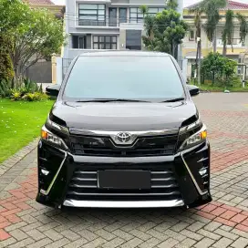 Toyota voxy 2.0 AT 2017