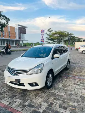 nissan grand livina