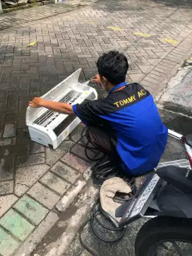 Panggilan jasa perbaikan AC netes / Bongkar AC ke rumah