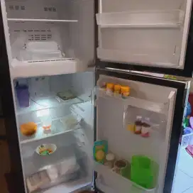 Kulkas 2 pintu polytron