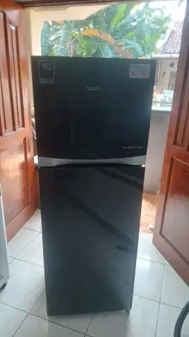 kulkas 2 pintu AQUA