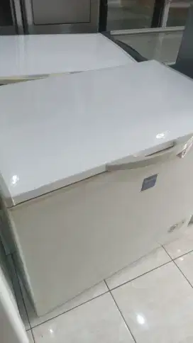 freezer box 200L sharp