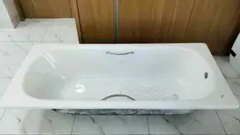 BATHTUB AMERICAN STANDARD