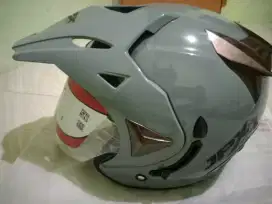 Di jual helm masih bagus