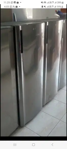 freezzer es batu 6 rak LG