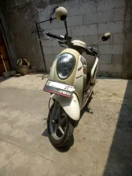 Scoopy FI 2013 Cream/Cokelat Muda