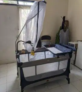 Tempat tidur bayi