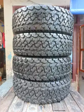 Di jual ban maxxis bravo at ukuran 265 70 17 tahun 2021