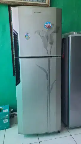 Kulkas 2 Pintu Panasonic NR-B262R