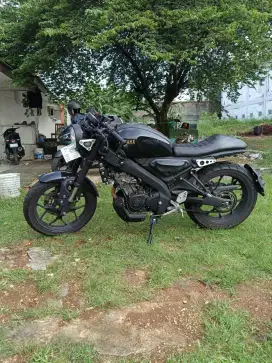 YAMAHA NEW XSR 155 BLACK GOLD 2023