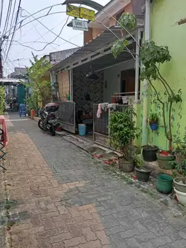 Rumah di perumnas Klender di jual cepat