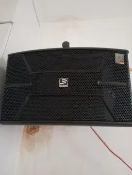 1 set speaker karaoke berserta 1 amplifier
