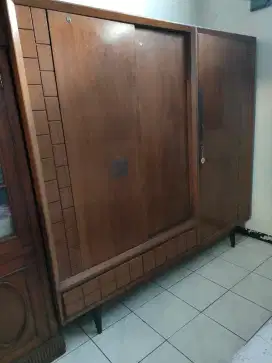 Lemari jadul kayu jati