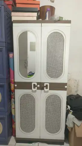 Lemari plastik 2 pintu
