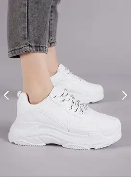 Sneakers Chunky Putih Tonny Black