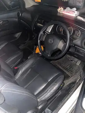 Nissan Livina x gear 1.5 A/T 2010