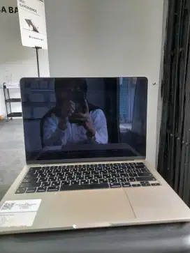 Macbook air 2022 (M2) 8/256gb