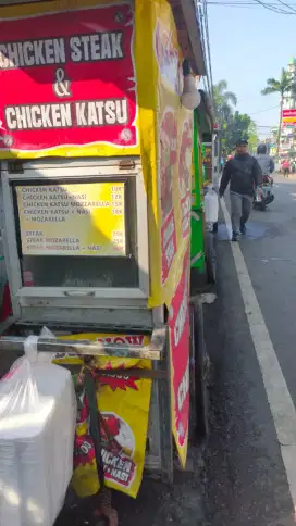Dibutuhkan karyawan gerobakan  mangkal