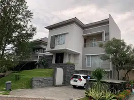 Dijual Rumah Mewah di Kota Baru Parahyangan Terawat