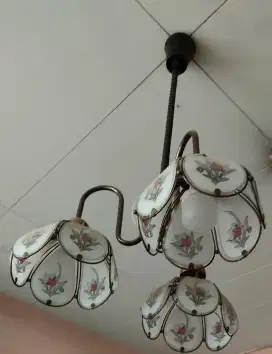Lampu gantung jalan dulu
