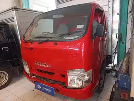 ISUZU 2019 TRAGA BOX 2.5 SOLAR MERAH OTOMART 286 KENJERAN