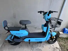 Sepeda listrik evolite smash