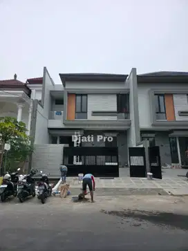 Rumah Baru 2 Lantai, Row Jalan 4 Mobil Di Perum. Nginden Intan, UNTAG