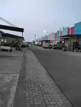 DISEWAKAN GUDANG DI GREEN SEDAYU BIZZPARK