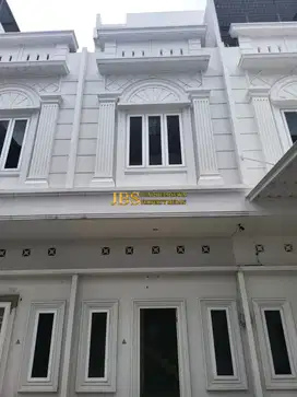 Villa 3 Tingkat Dijual di Komplek Grand Ayahanda Medan Jalan Sendok