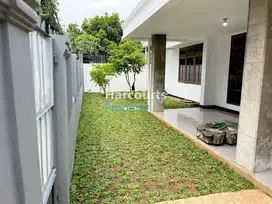 JUAL/SEWA - Rumah bagus Terawat di kebyrn baru jaksel