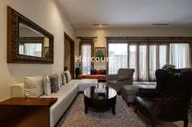 SEWA - rumah bagus terawat kawasan kebayoran baru, Jakarta selatan