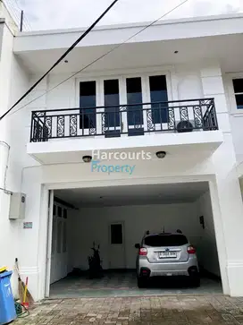 DISEWAKAN - Rumah bersih dan terawat di Kemang (bisa buat kantor)