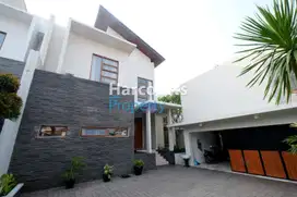 JUAL/SEWA - Rumah Keren DI area Kemang Jakarta Selatan