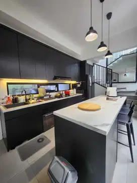 DIJUAL RUMAH BRANDNEW FULL FURNISHED DLM KOMPLEK PONDOK LABU CILANDAK.