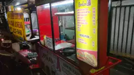 Dicari pegawai jaga burger dan lumpia beef
