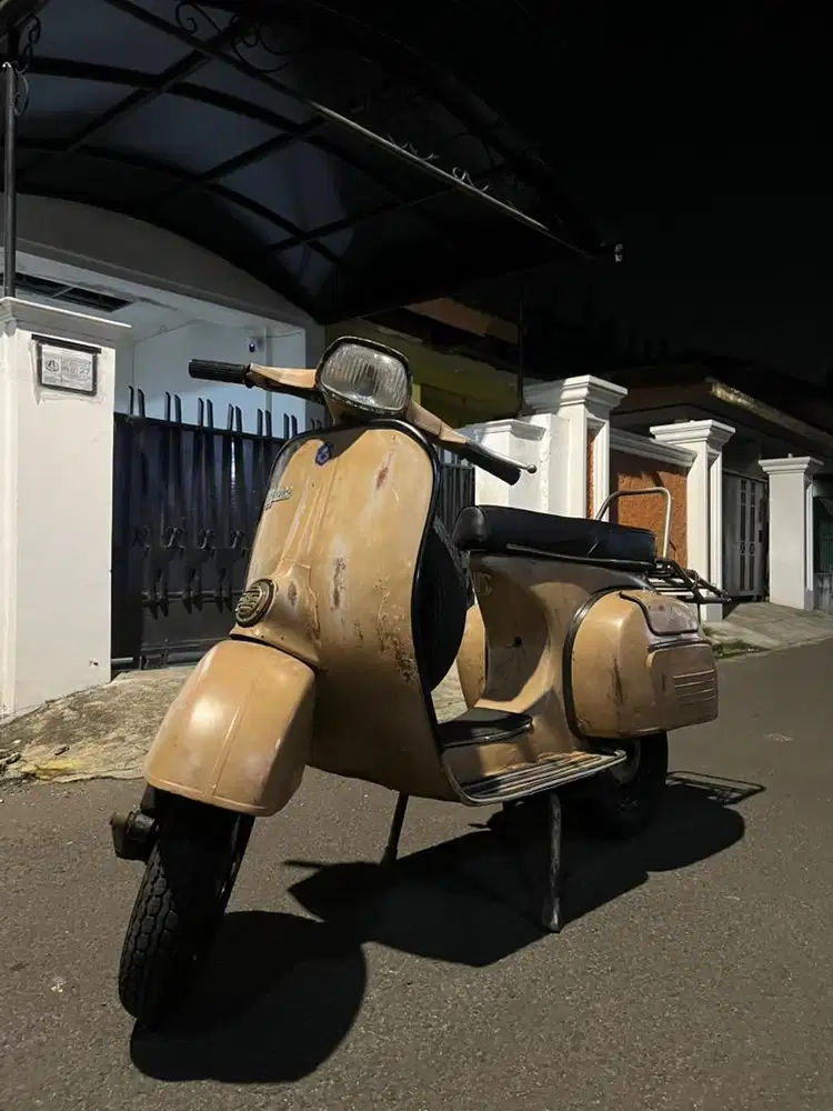VESPA SPRINT BAJAJ DELUXE ORIGINALLY LOOK VINTAGE TERMURAH 15JT !